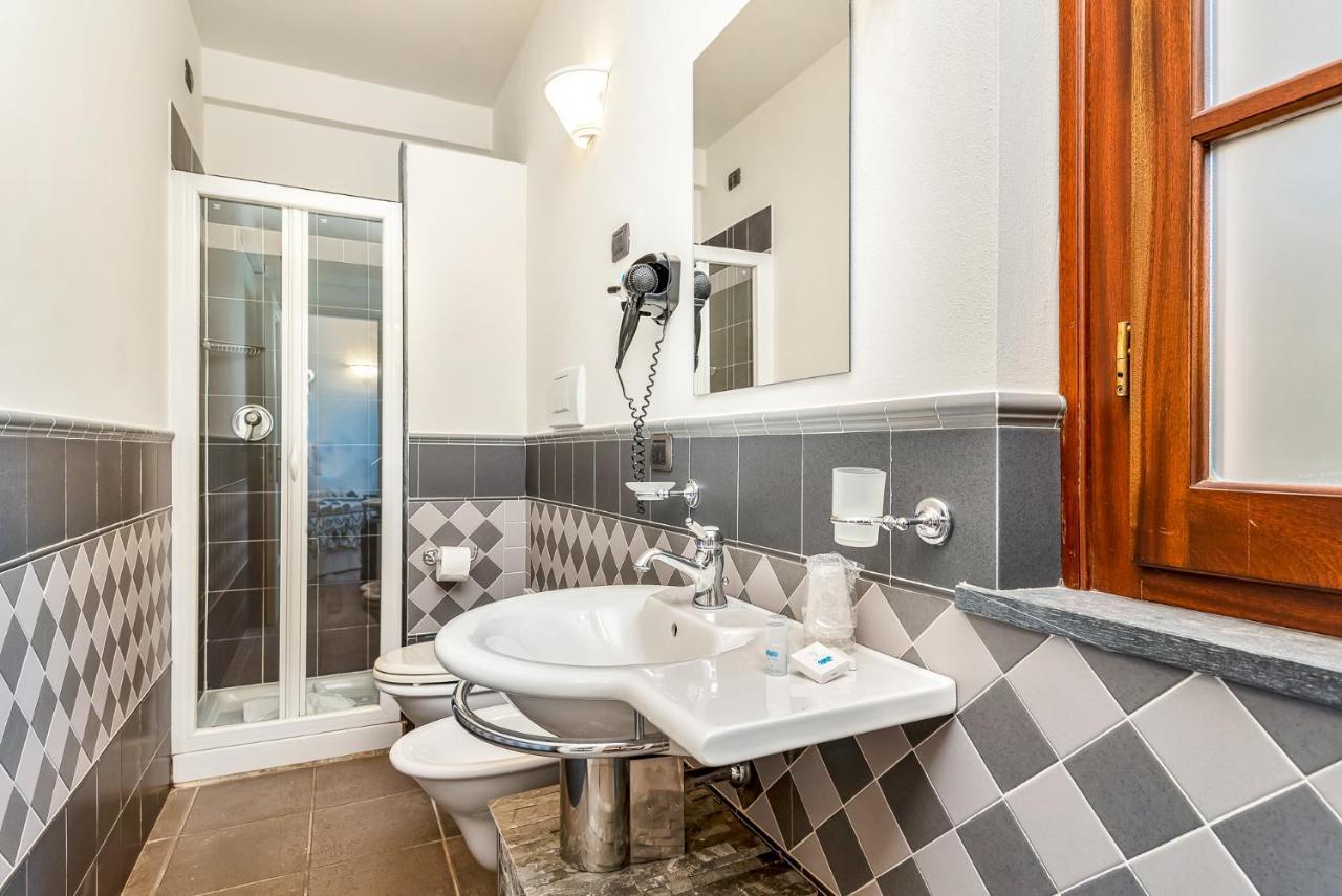 Hotel La Pietra Restaurant Fosdinovo Ngoại thất bức ảnh